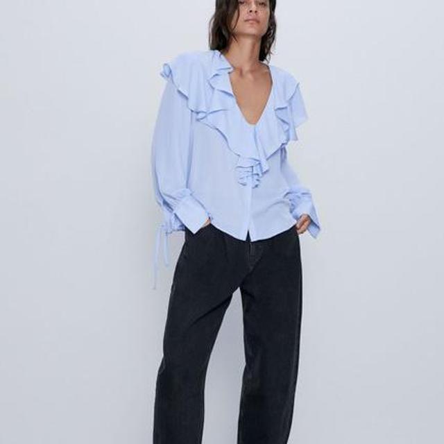 camiseta volantes zara