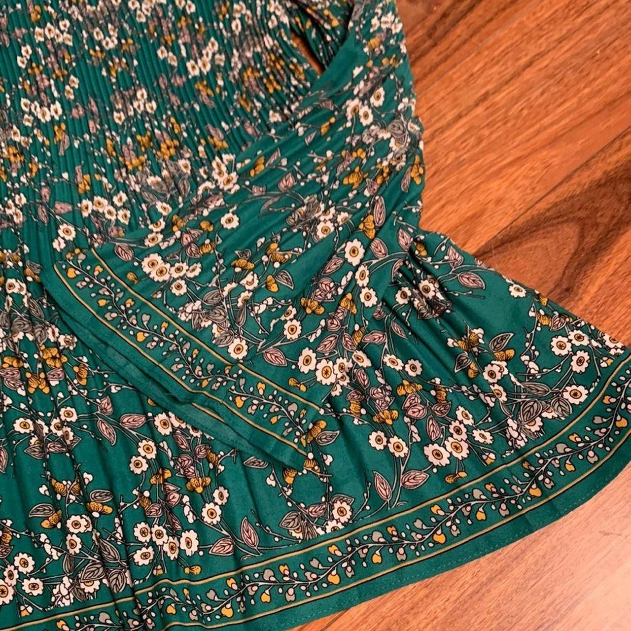 Max Studio Women's Green and Cream Shirt Depop