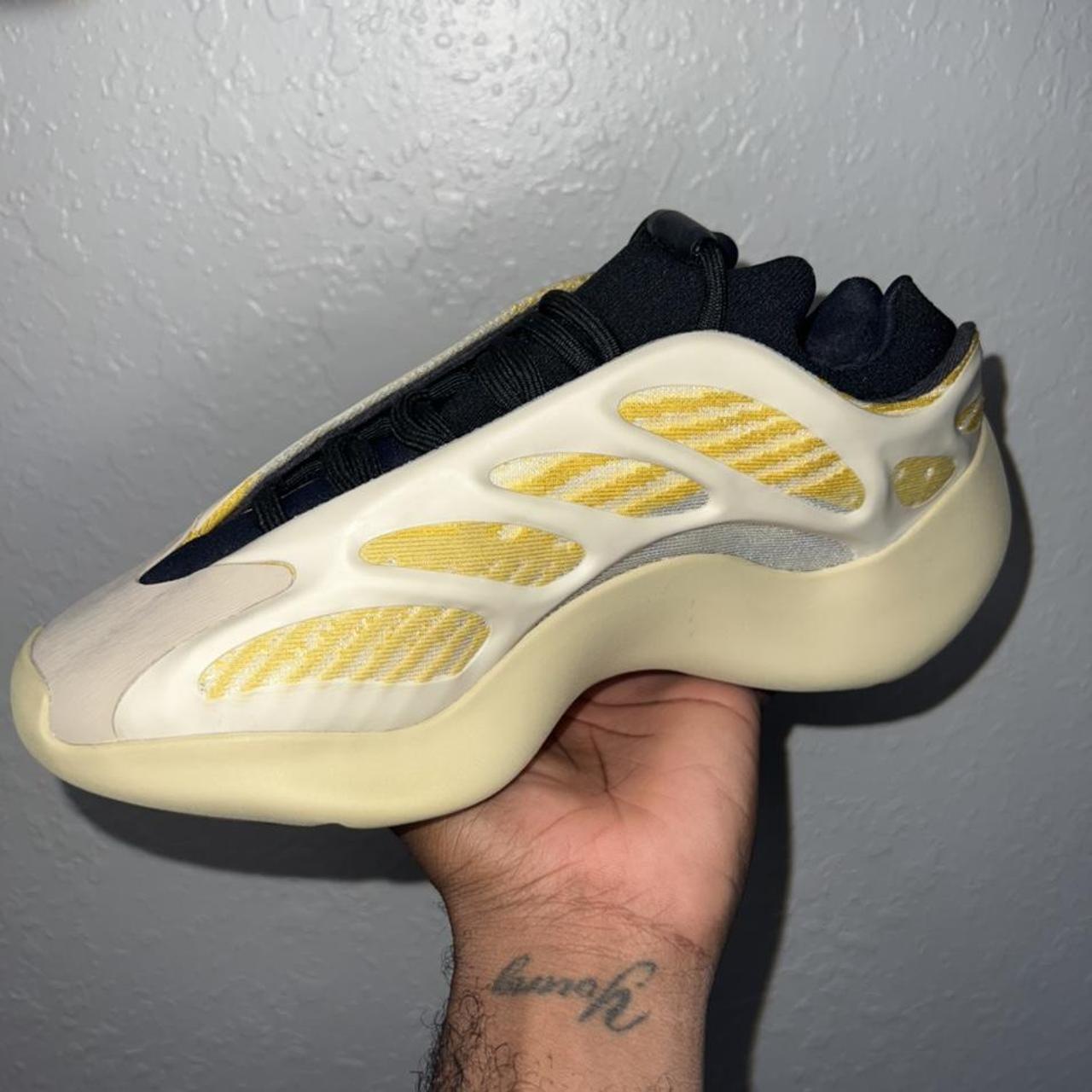 yeezy cream white size 6