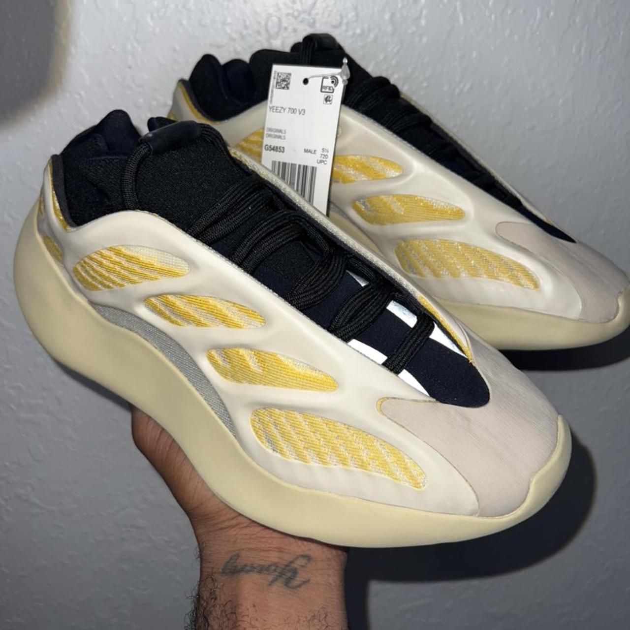 yeezy cream white size 6