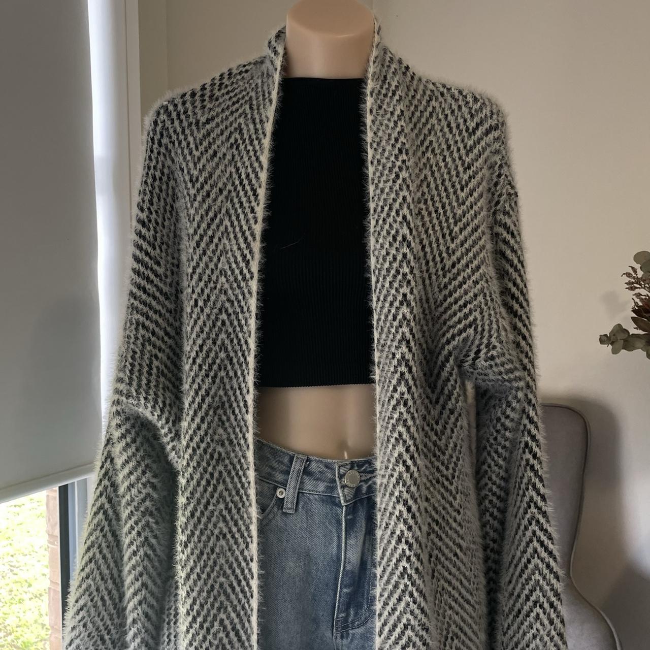 Women's Grey and Black Cardigan | Depop