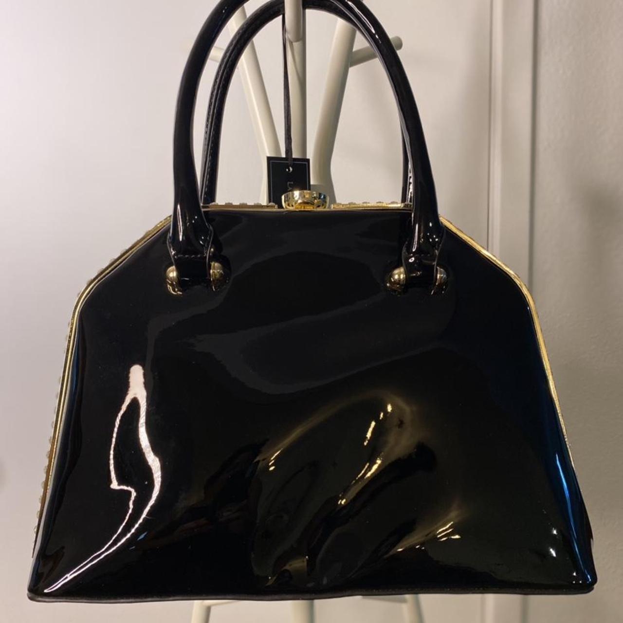 Unique vegan patent leather purse by La Terre... - Depop