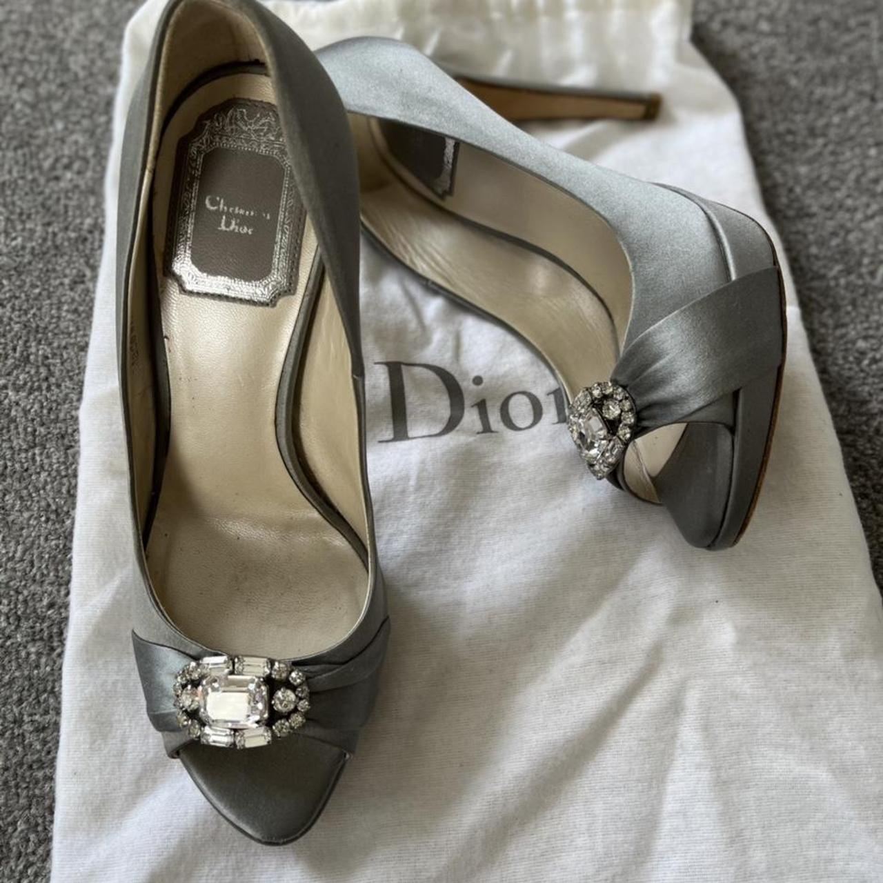 Gray store satin pumps