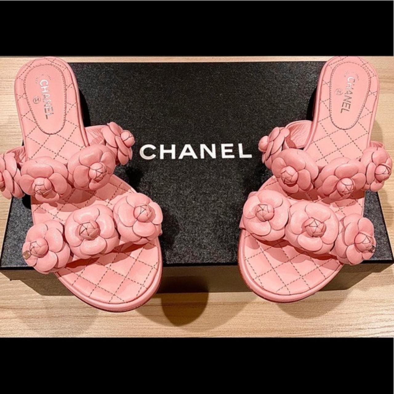 Chanel discount camellia slides