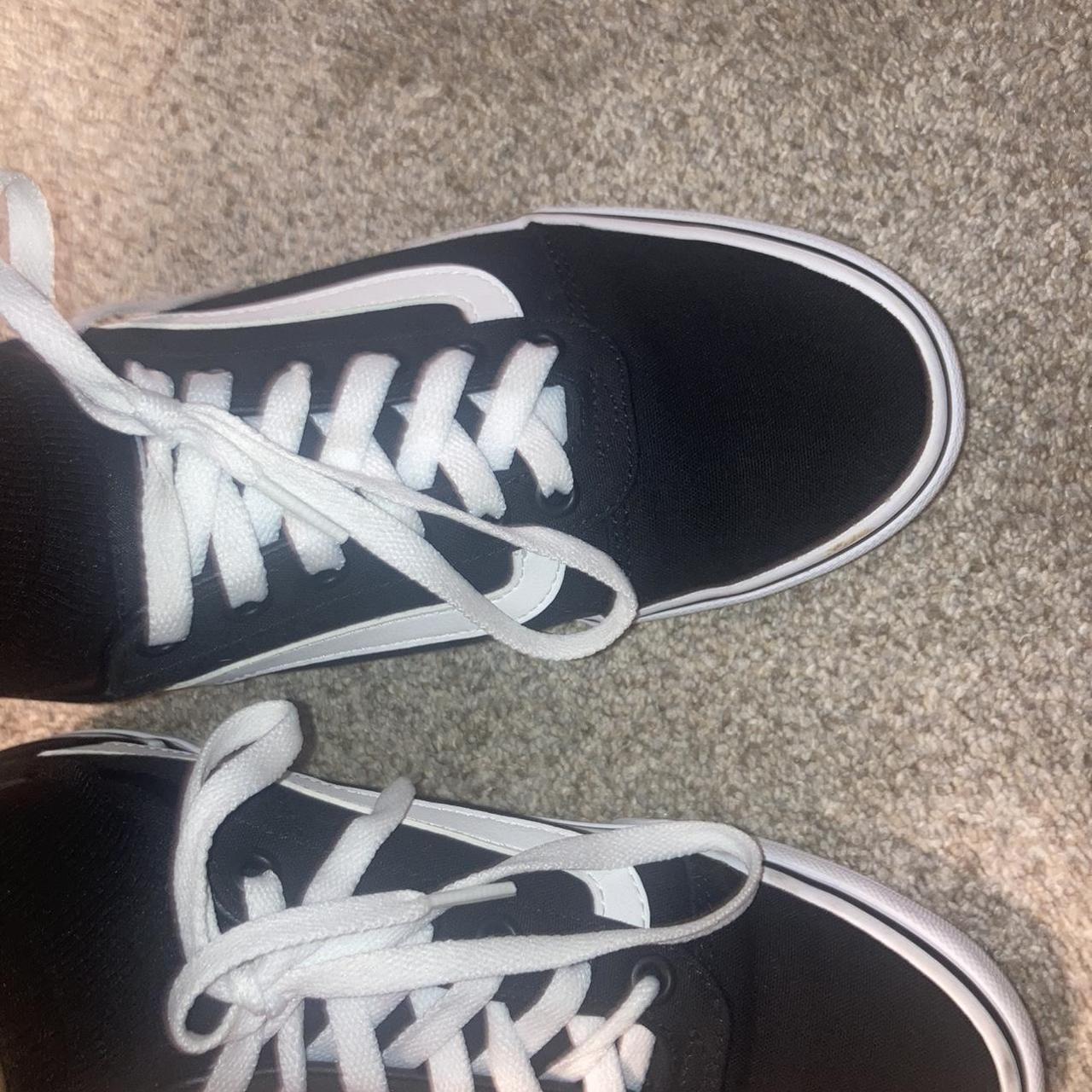 low top nikes that look like vans