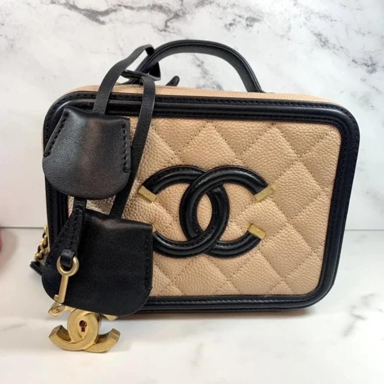 CHANEL Caviar Quilted Small CC Filigree Vanity Case - Depop