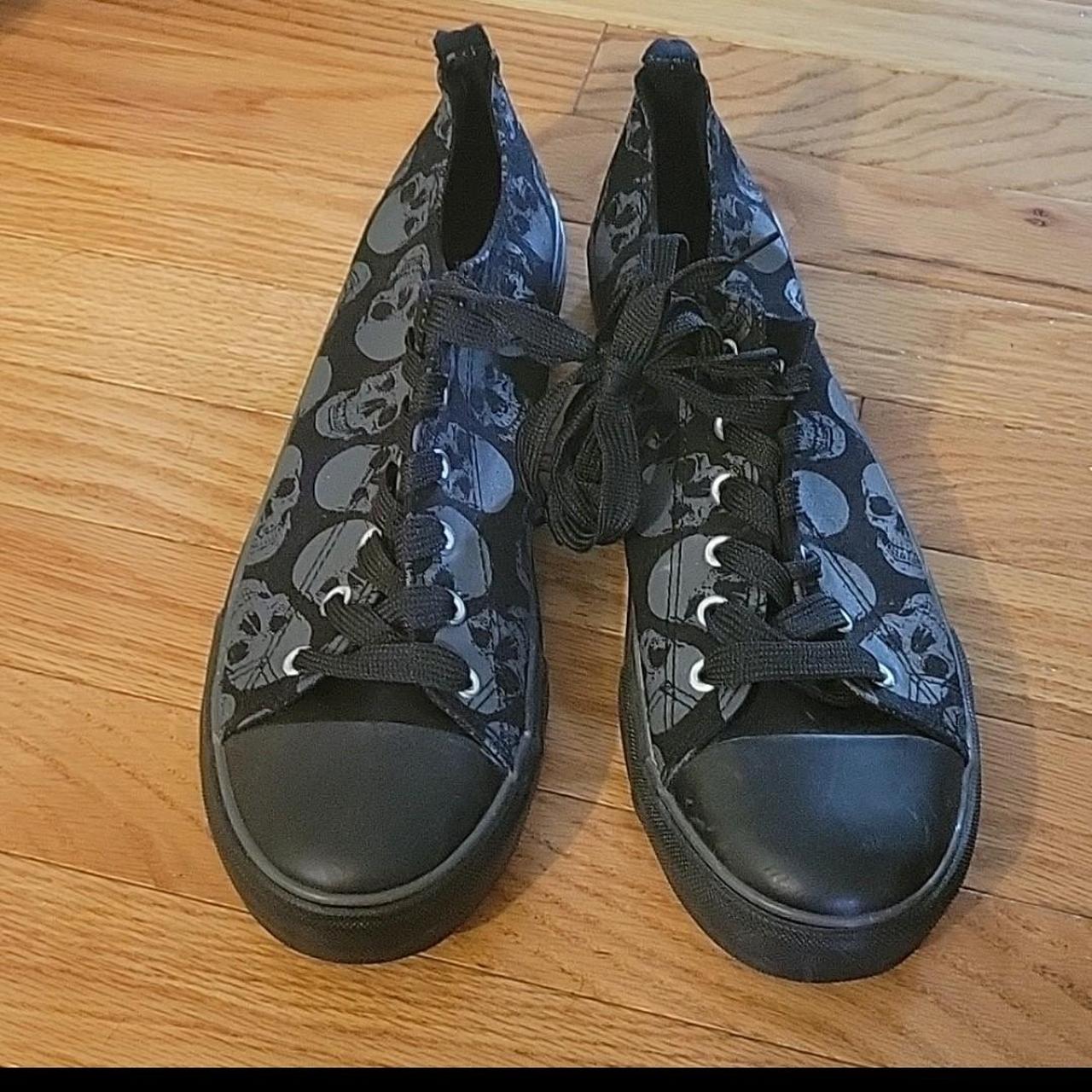 Hot Topic Women's Black and Grey Trainers Depop