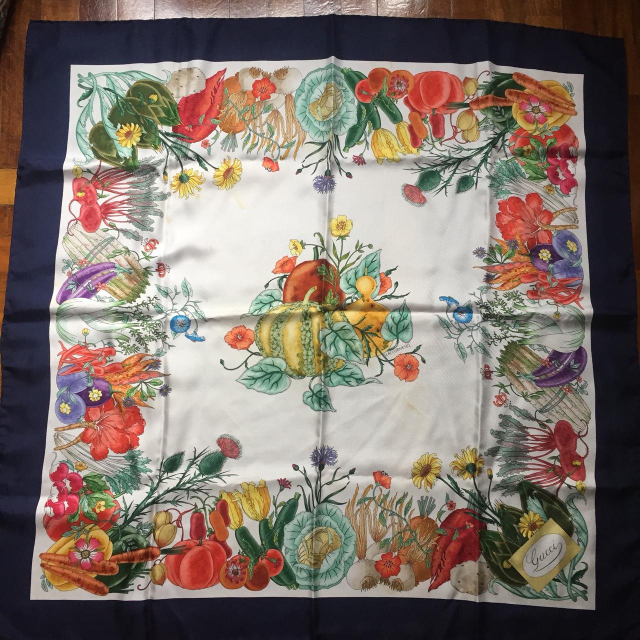 Foulard carrè GUCCI twill 100% seta bellissimo!!!... - Depop