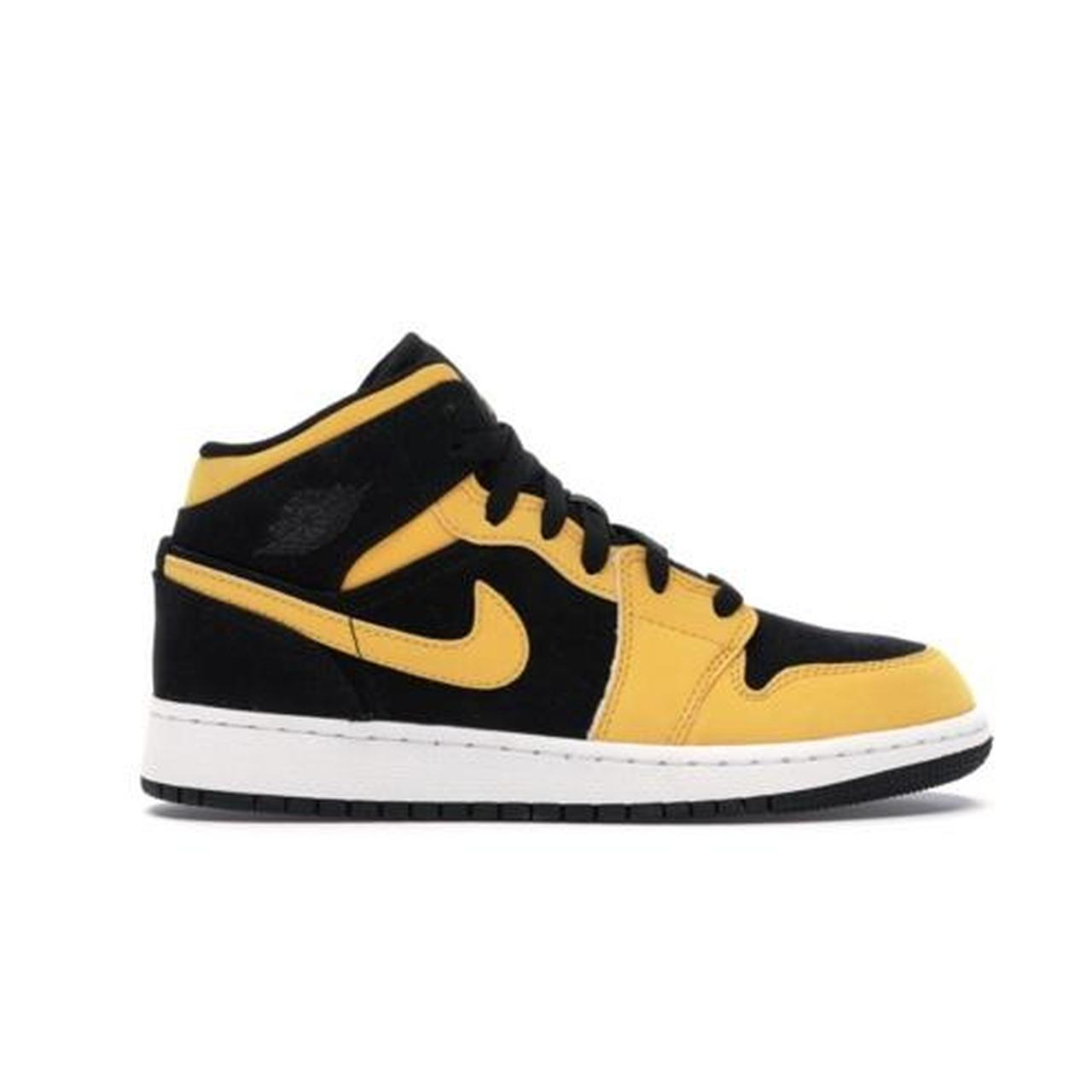 Black and yellow jordan 1 grade school best sale