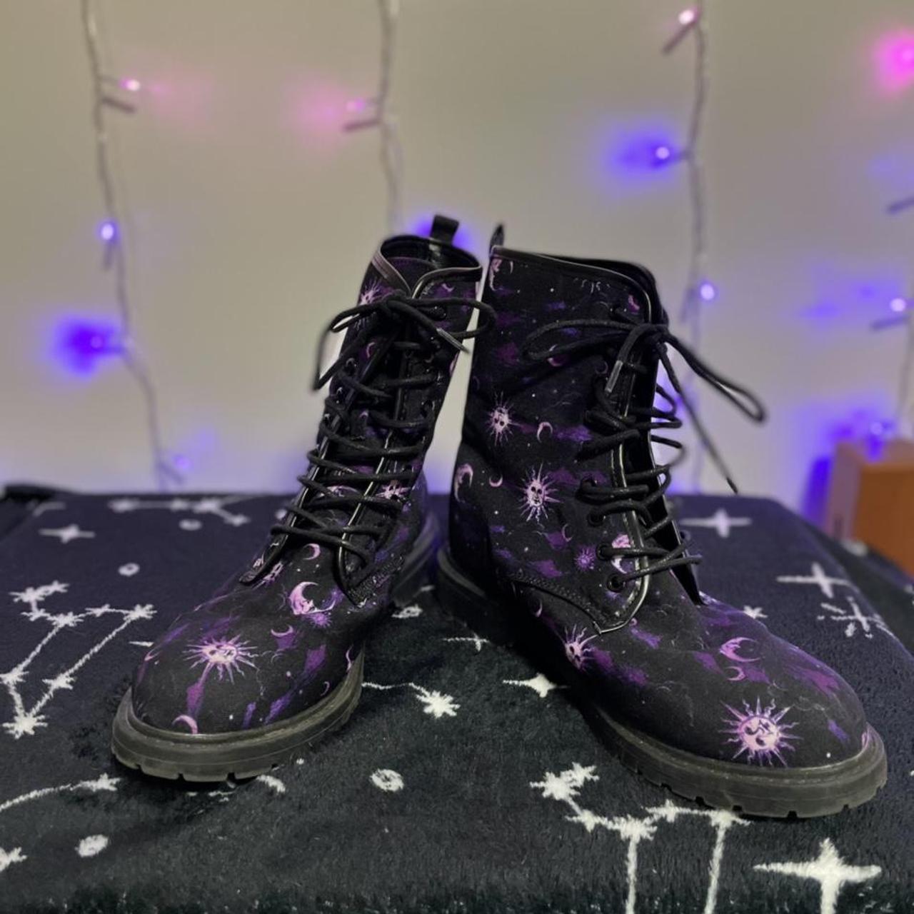 Hot topic dr sales martens