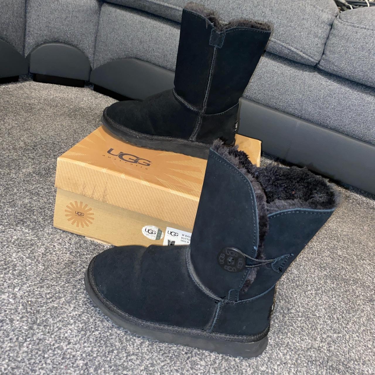 black ugg boots size 3.5