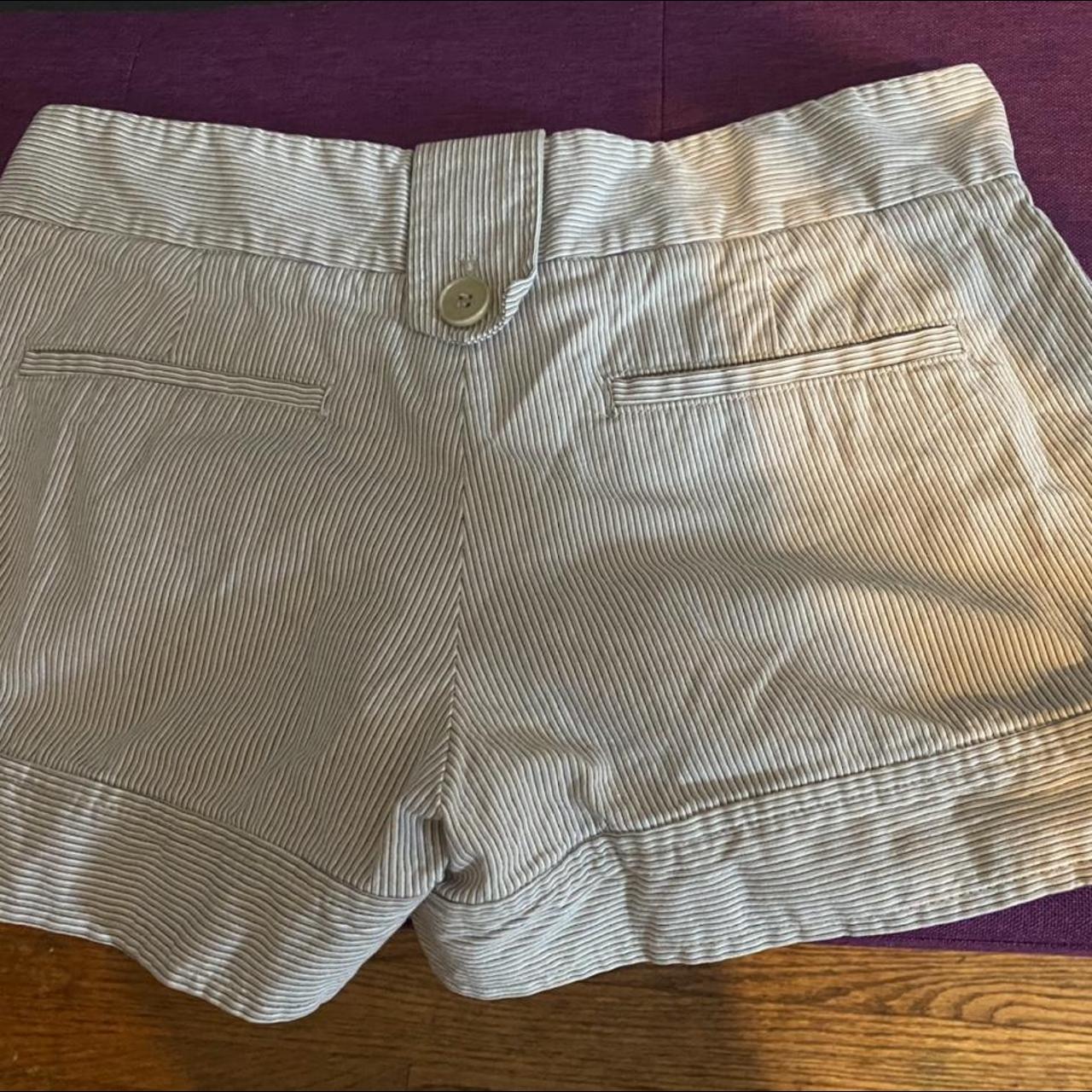 Da cutest lil quirky shorts everrr Fits a size 4! /... - Depop