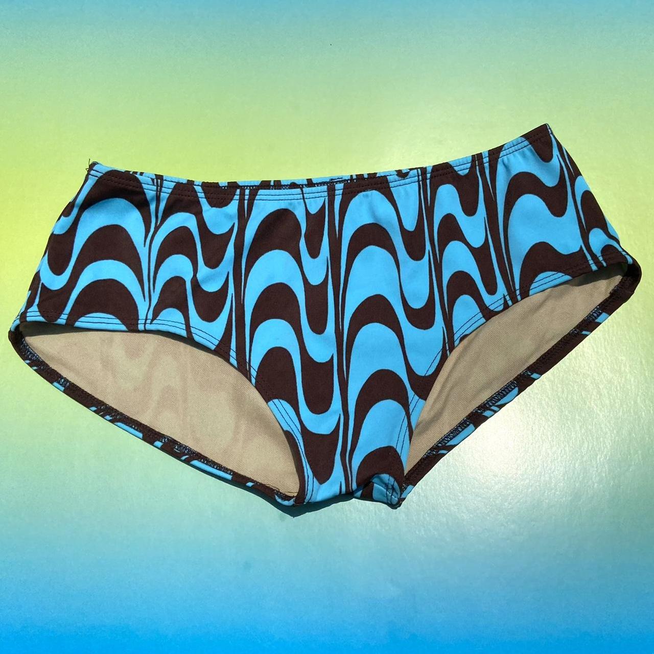 Early 2000s mid rise boy shorts bikini bottoms 💓... Depop