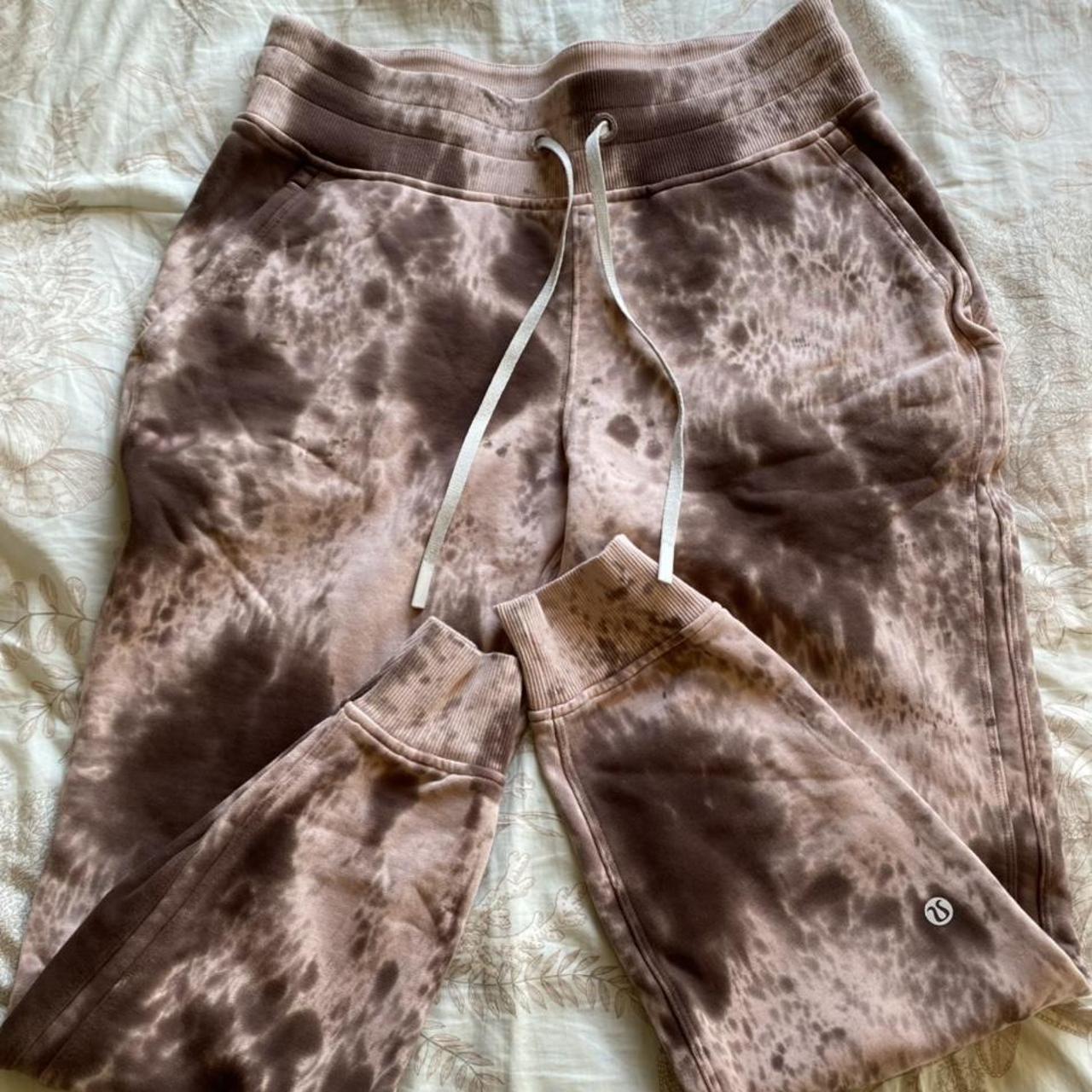 Lululemon Ladies Brown Sweatpants Size -12 Warm and - Depop