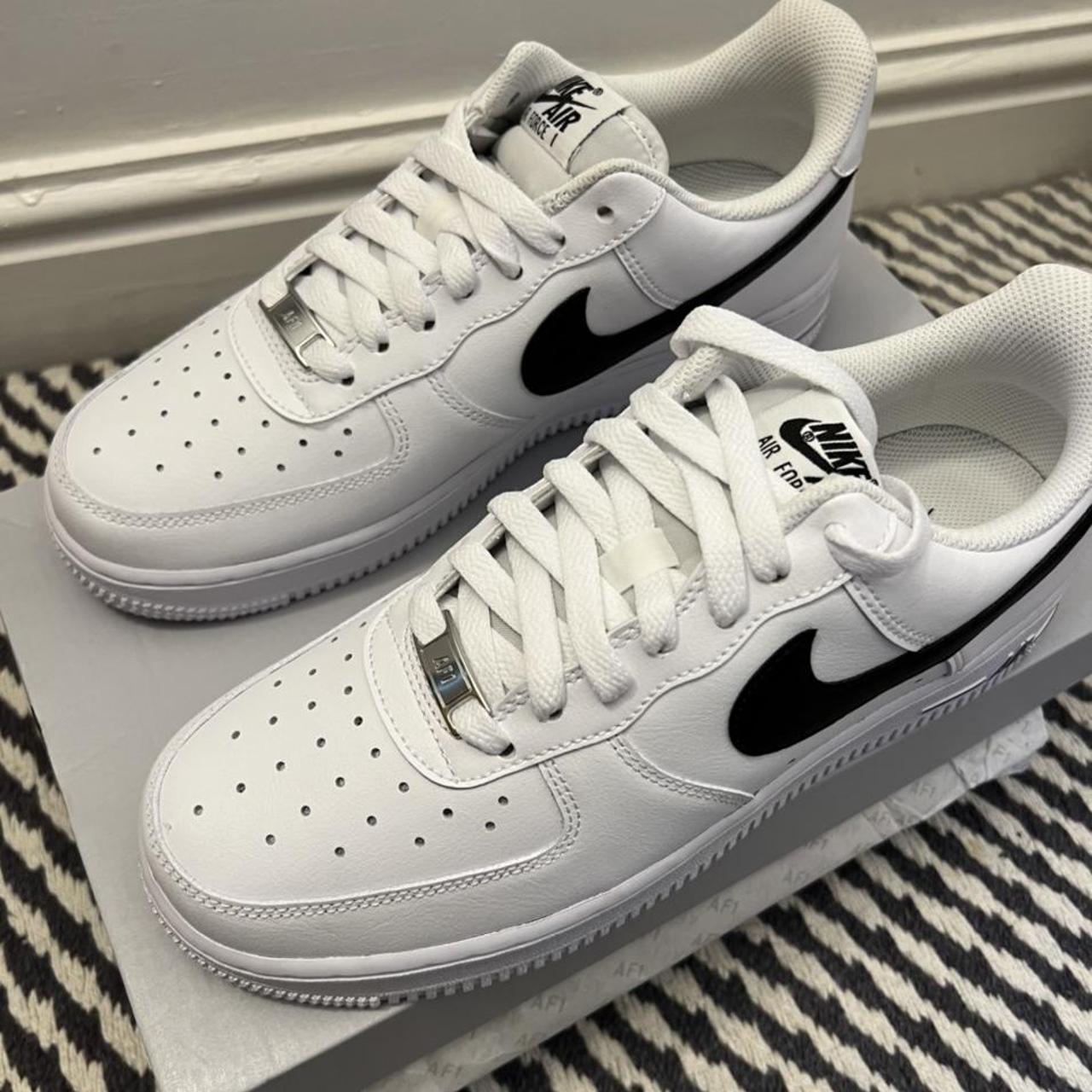 Nike Men's Black and White Trainers | Depop