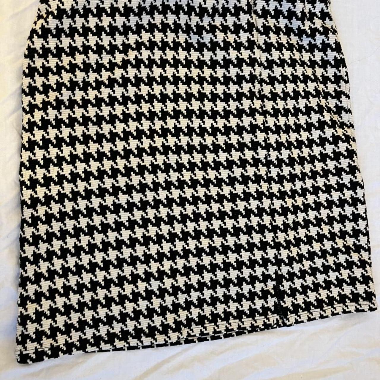 Women S Black And White Skirt Depop