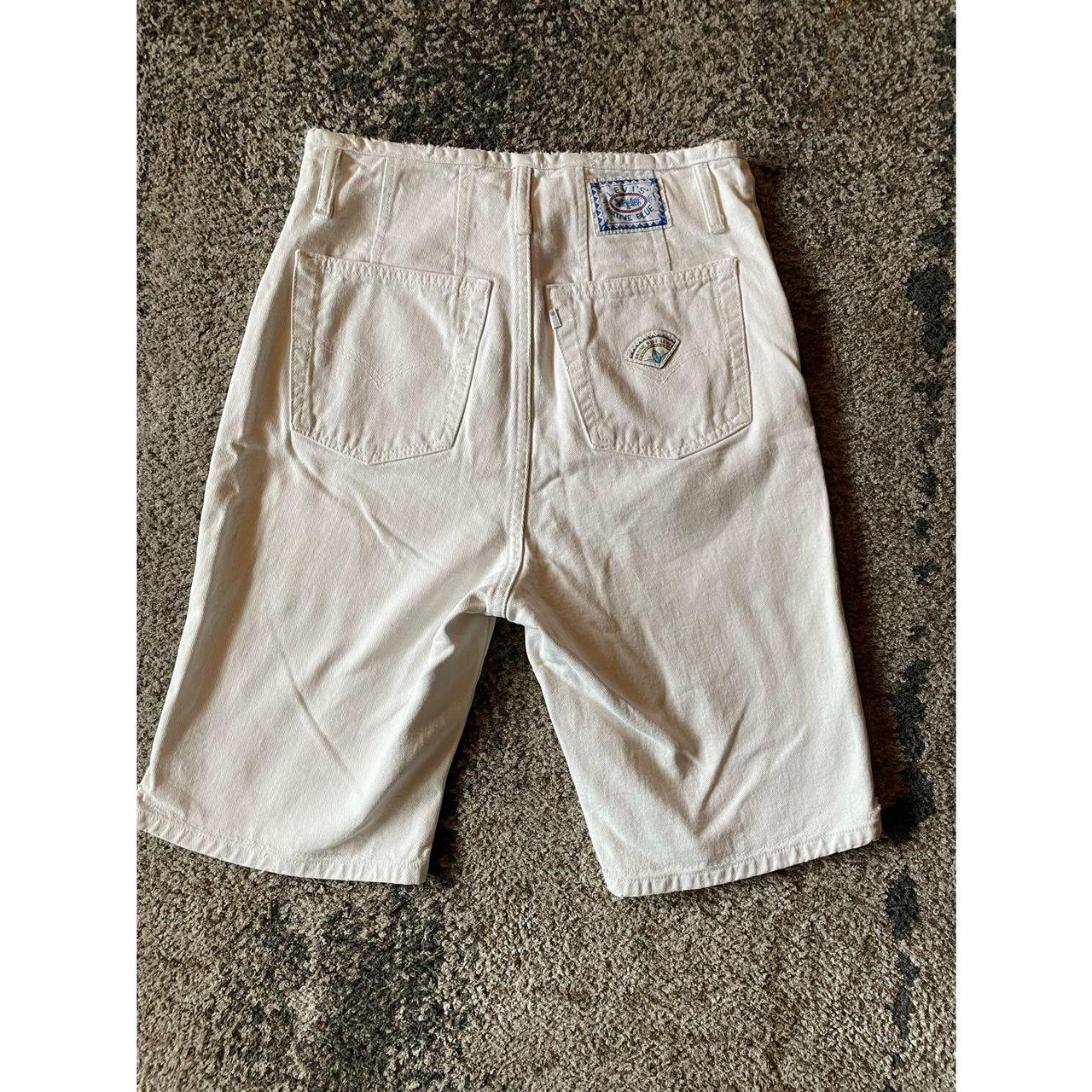 Levi S Women S White Shorts Depop   P0 