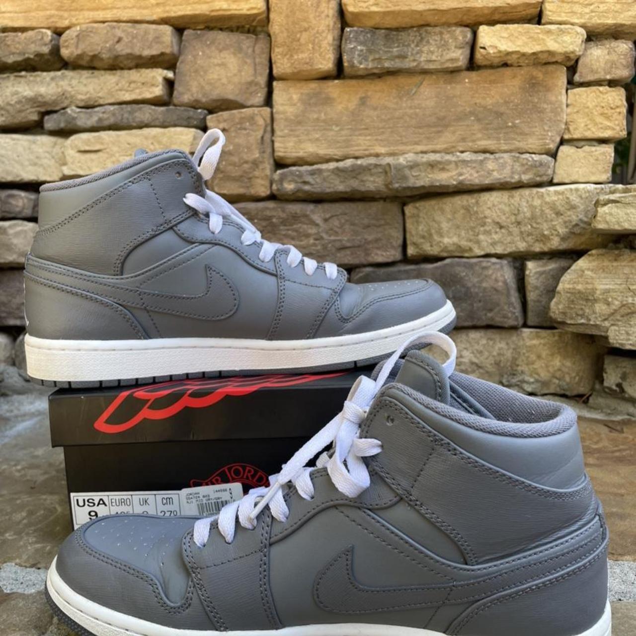 Jordan 1 Retro Mid Cool Grey 2014 Size 9 Comes in