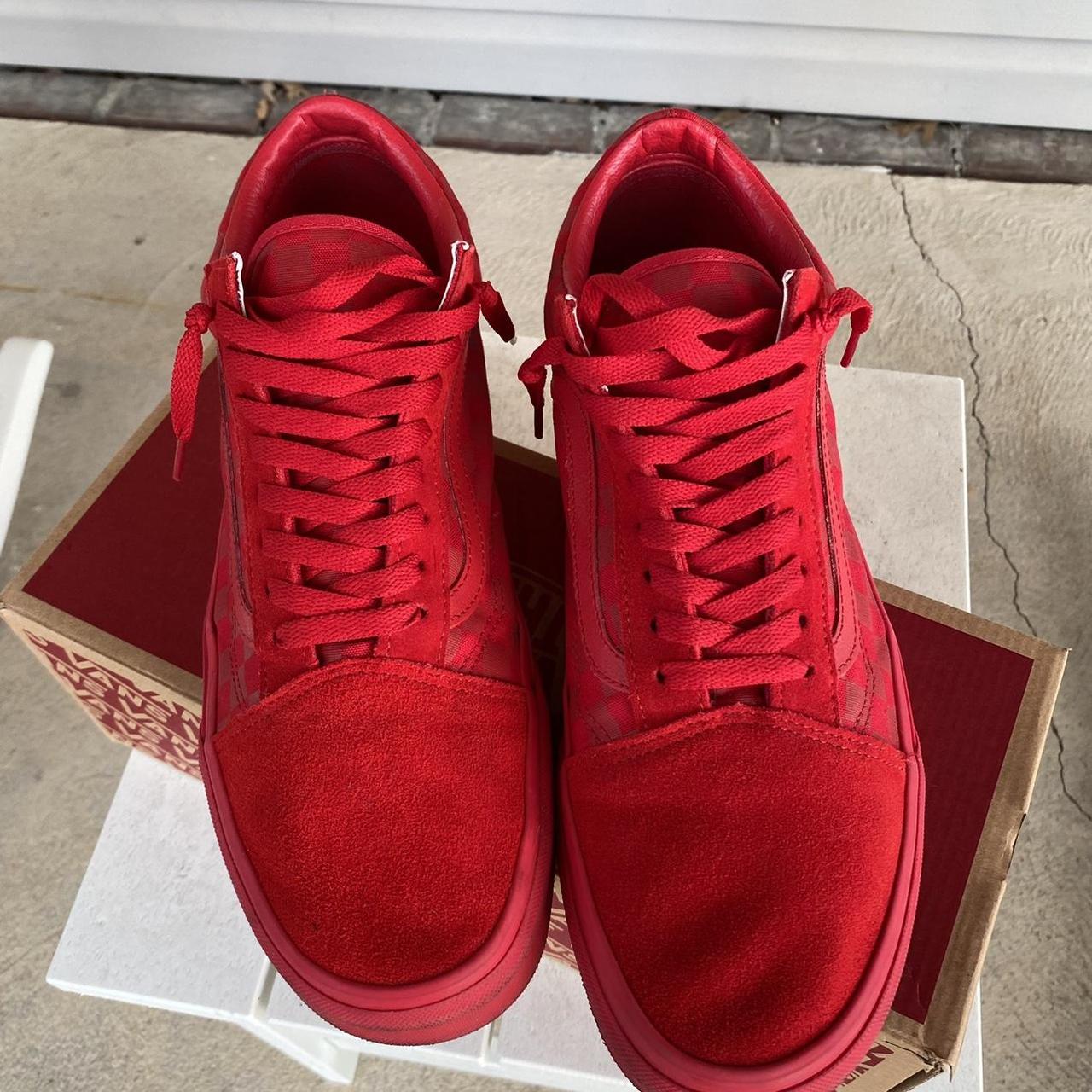 All red outlet mono vans