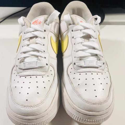 white nike yellow tick