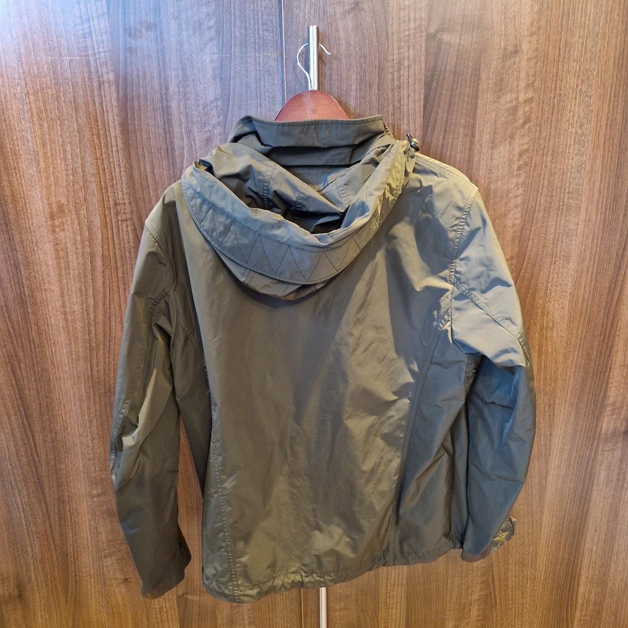 Burberry windbreaker Jacket - Large - Depop