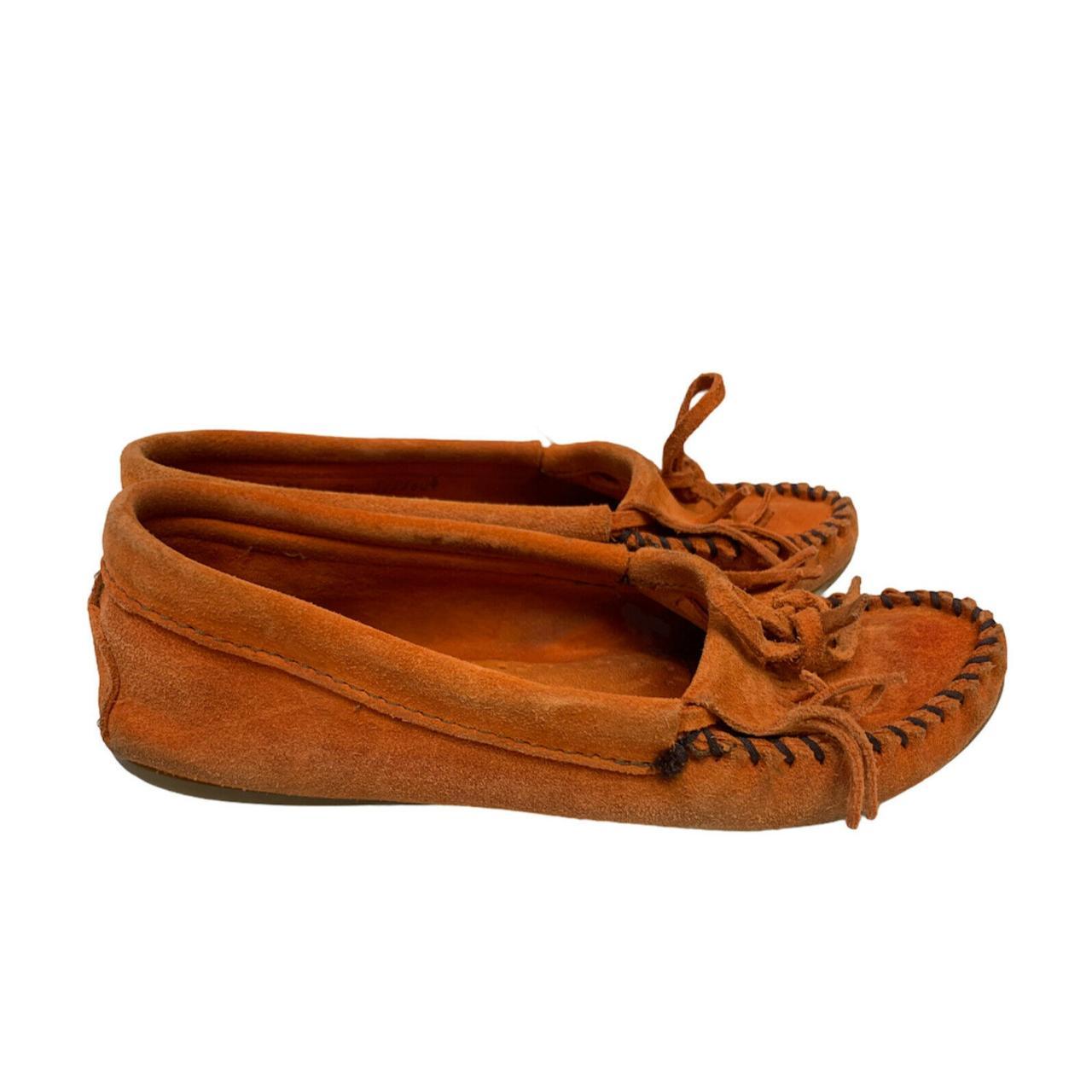 tan minnetonka moccasins