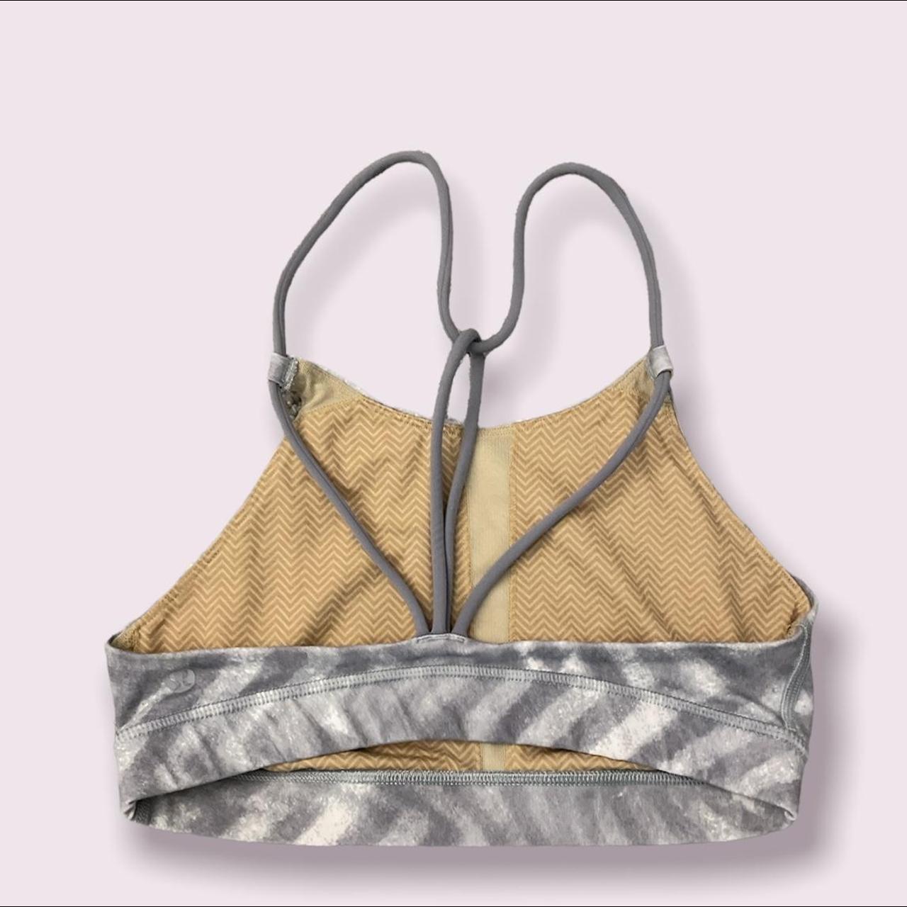 💖🫧Lululemon high neck sports bra with interesting - Depop