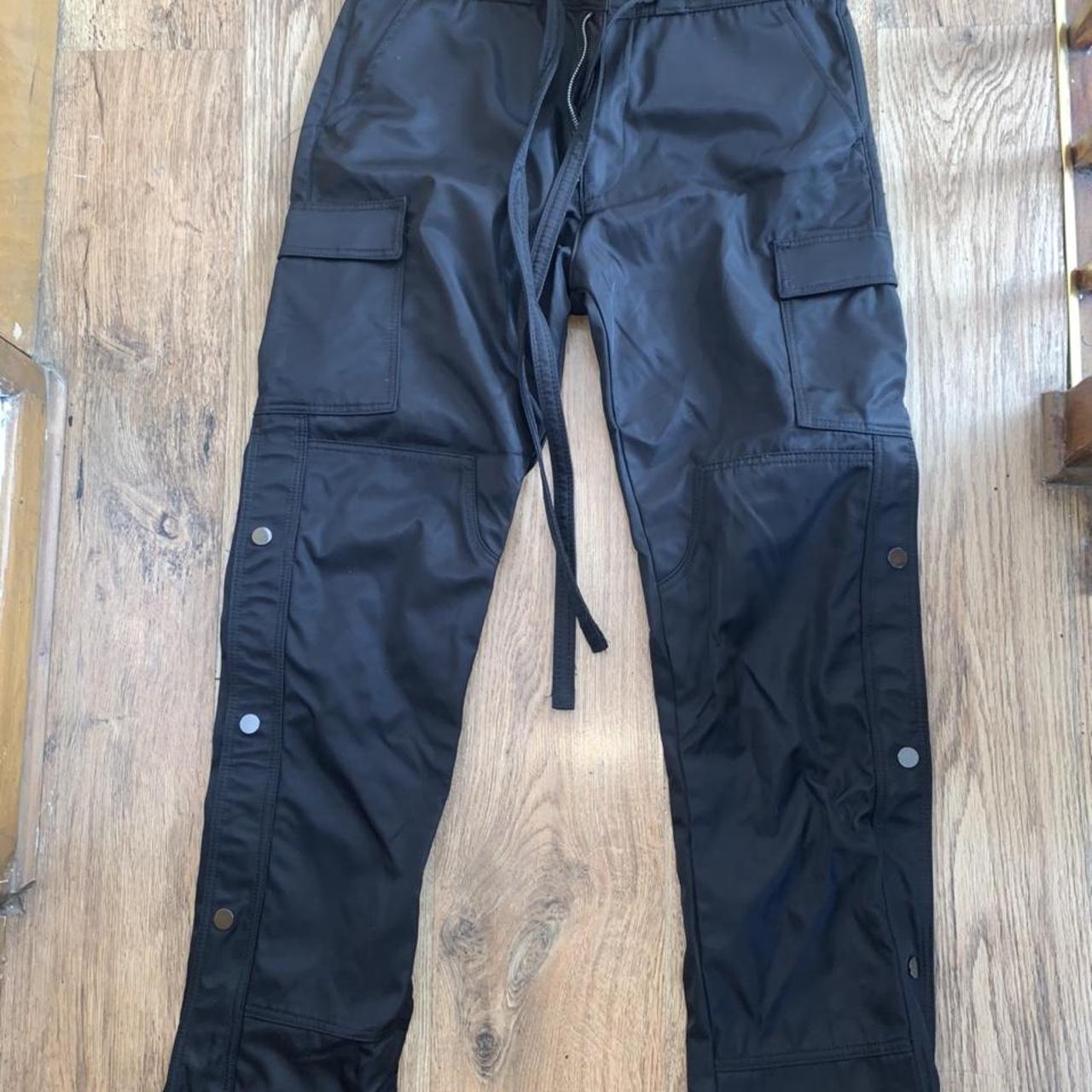 Snap zipper cargo pants - Depop