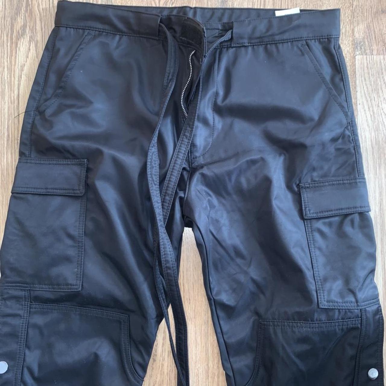 Snap zipper cargo pants - Depop