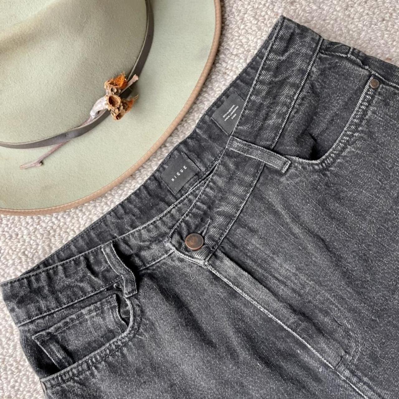 black nikes with jeans