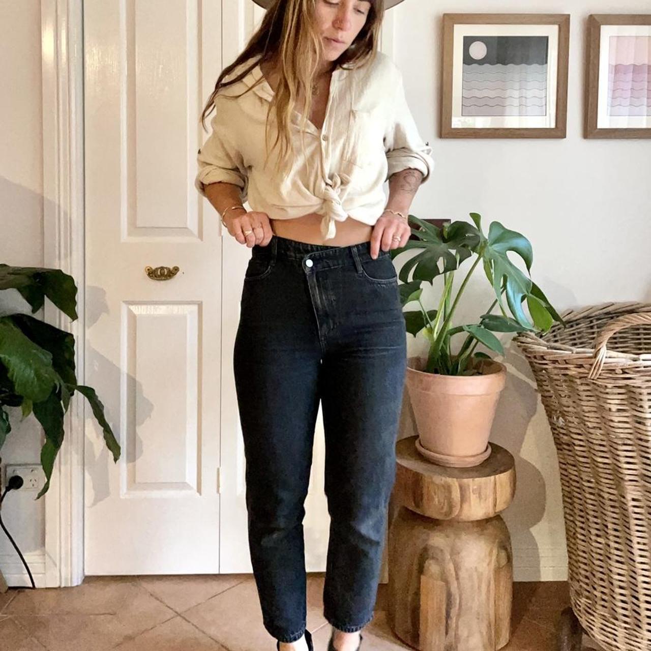 black nikes with jeans