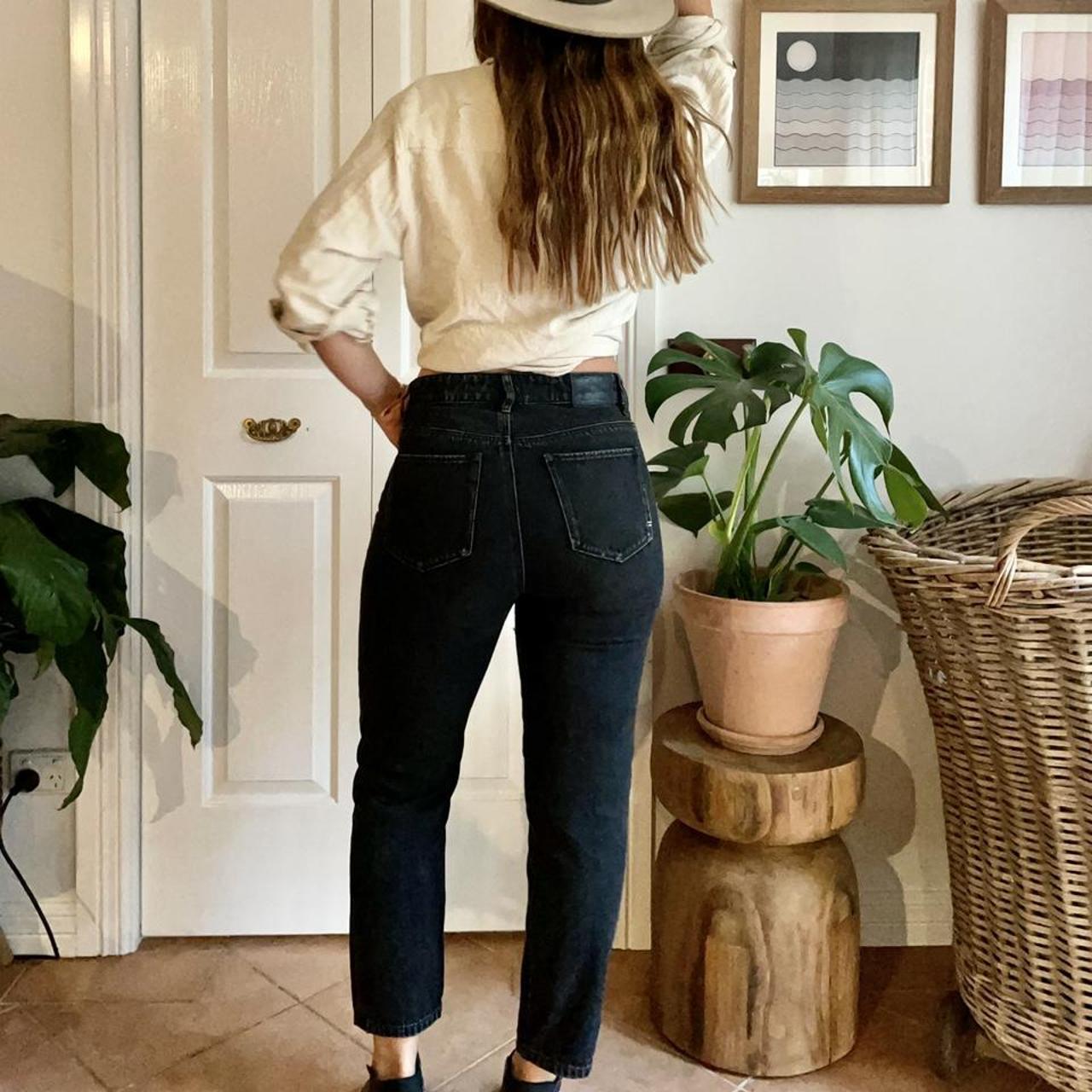 black nikes with jeans