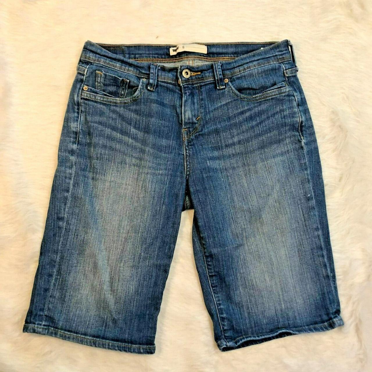 Levi's Denim Bermuda Shorts Size 6 Meduim Wash... Depop