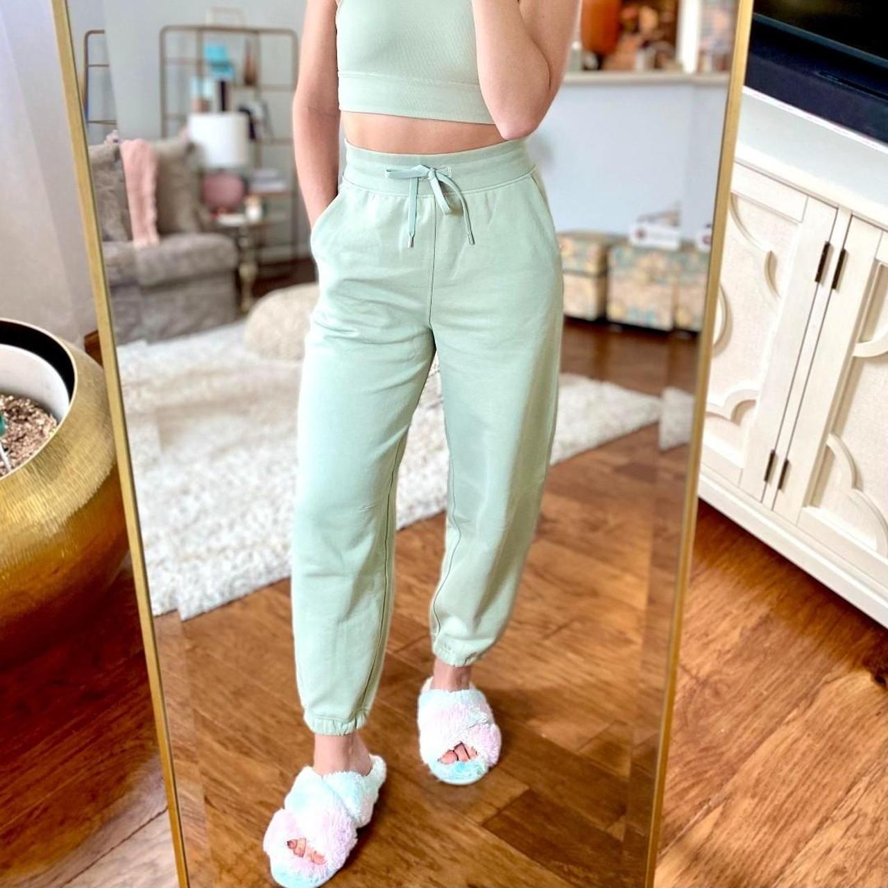 Lululemon cheap green joggers