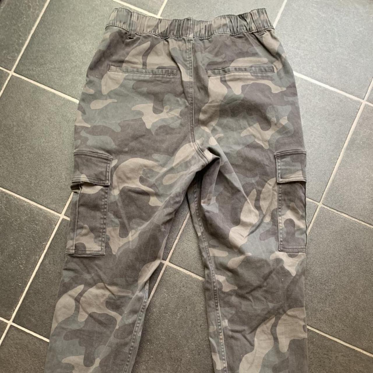 hollister camouflage cargo joggers size large -... - Depop