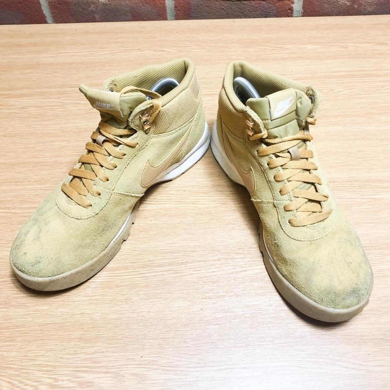 mens beige nike trainers