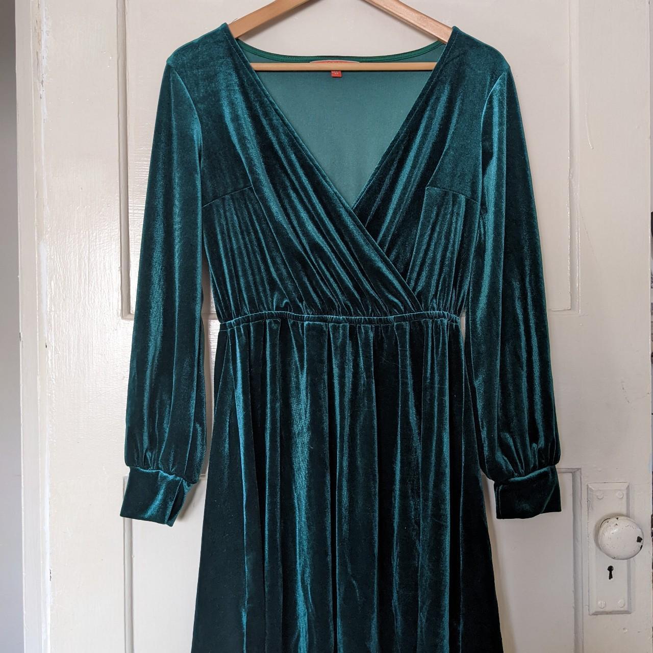 Never worn green velvet stretchy evening dress from... - Depop