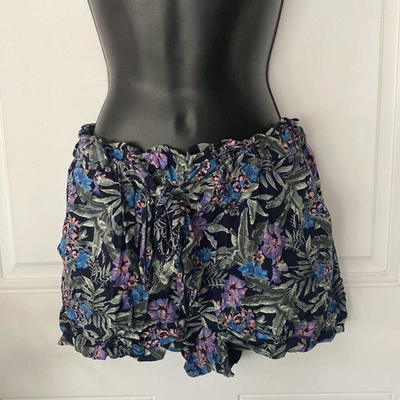 New Look Women's Green and Purple Shorts Depop