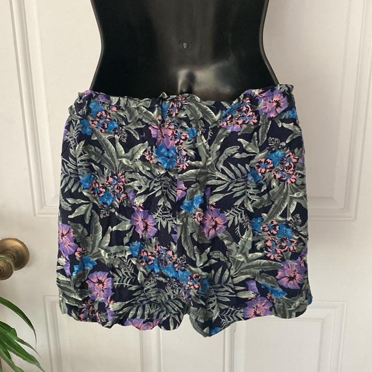 New Look Women's Green and Purple Shorts Depop