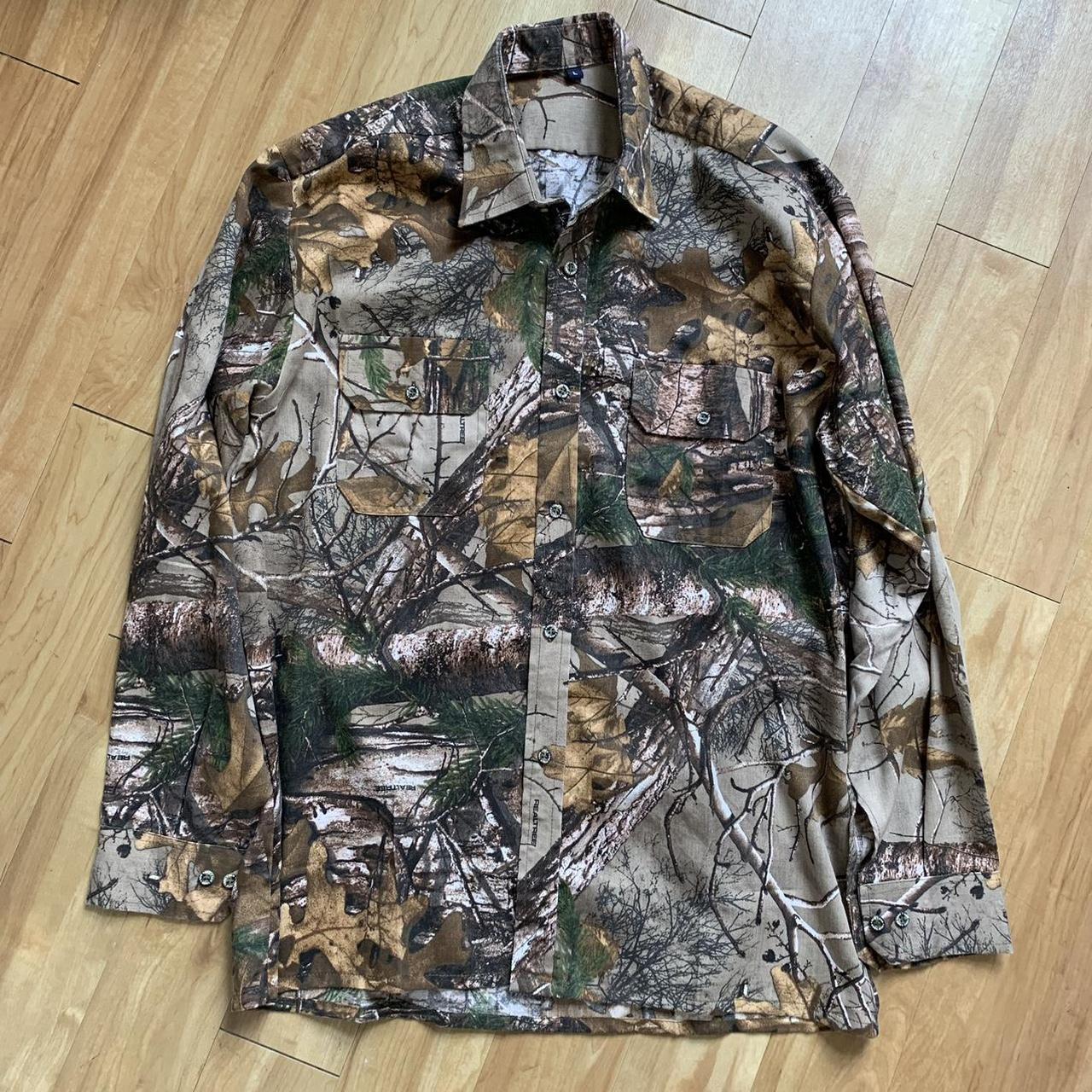 Realtree camo shirt in large, great condition and... - Depop