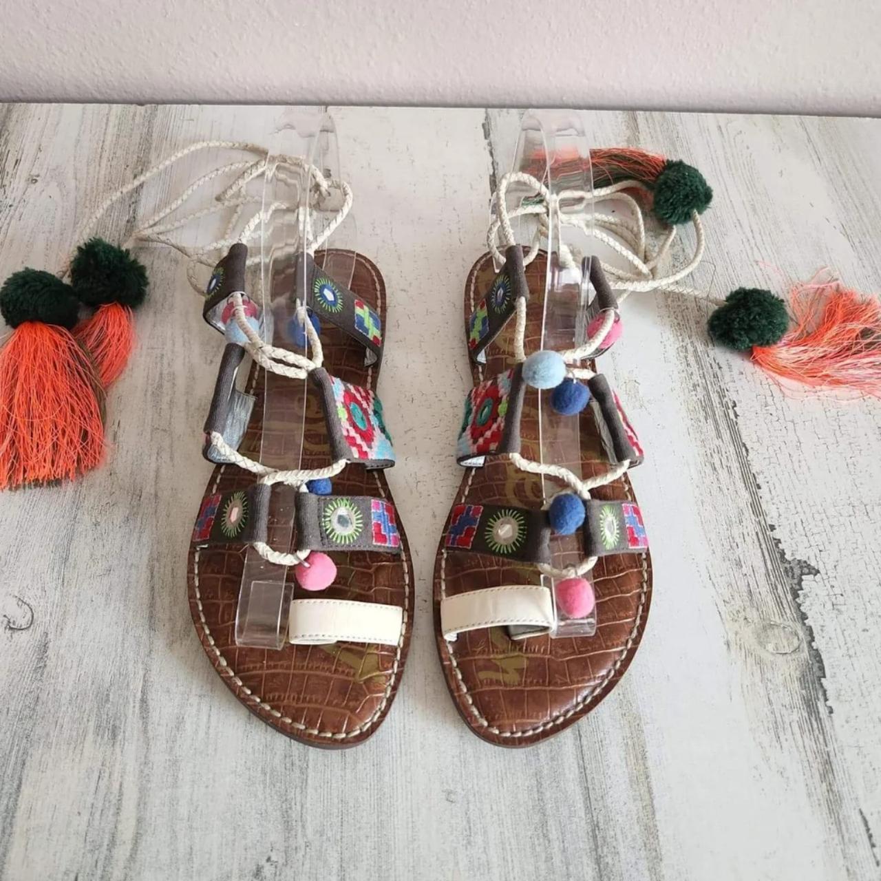 Sam Edelman Embroidered Sandals Size 8 Good preowned... - Depop