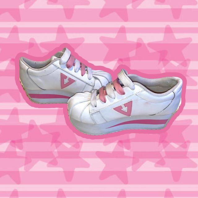 Volatile store tennis shoes