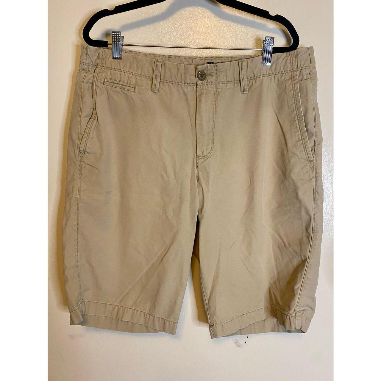 Mens khaki flat front shorts size 33 in Good...