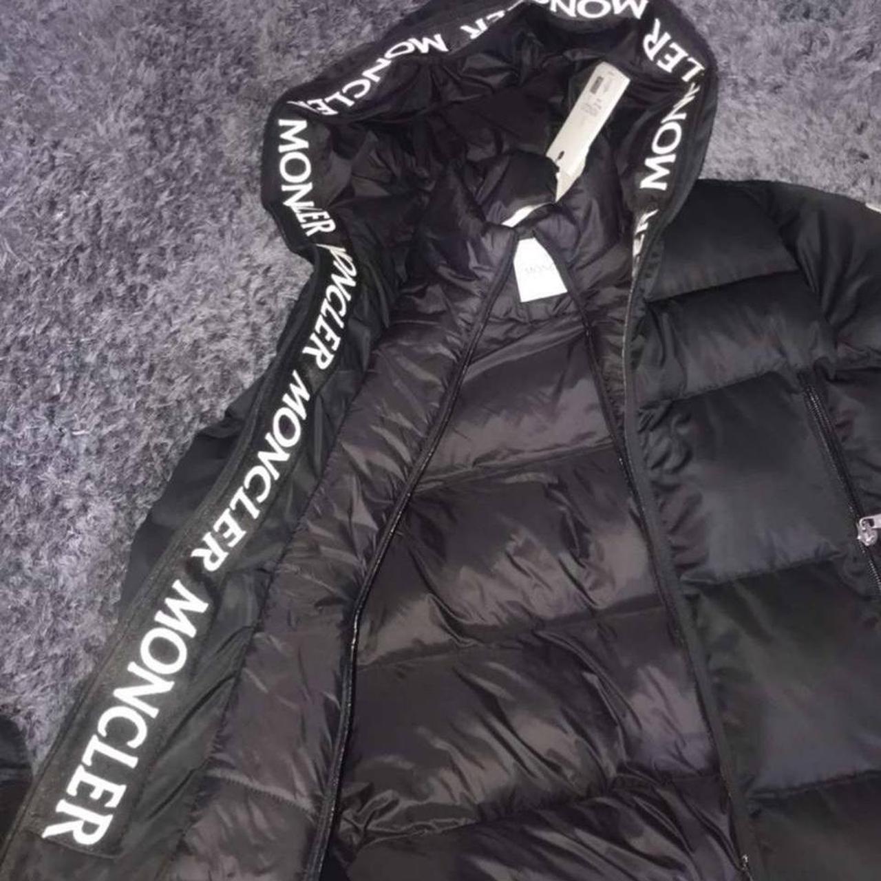 Moncler logo trim padded hooded jacket Size medium