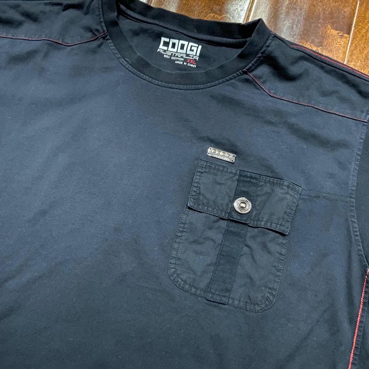 Coogi Men's Black and Red T-shirt (3)