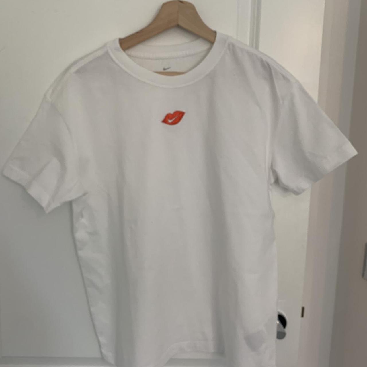 nike lips tee