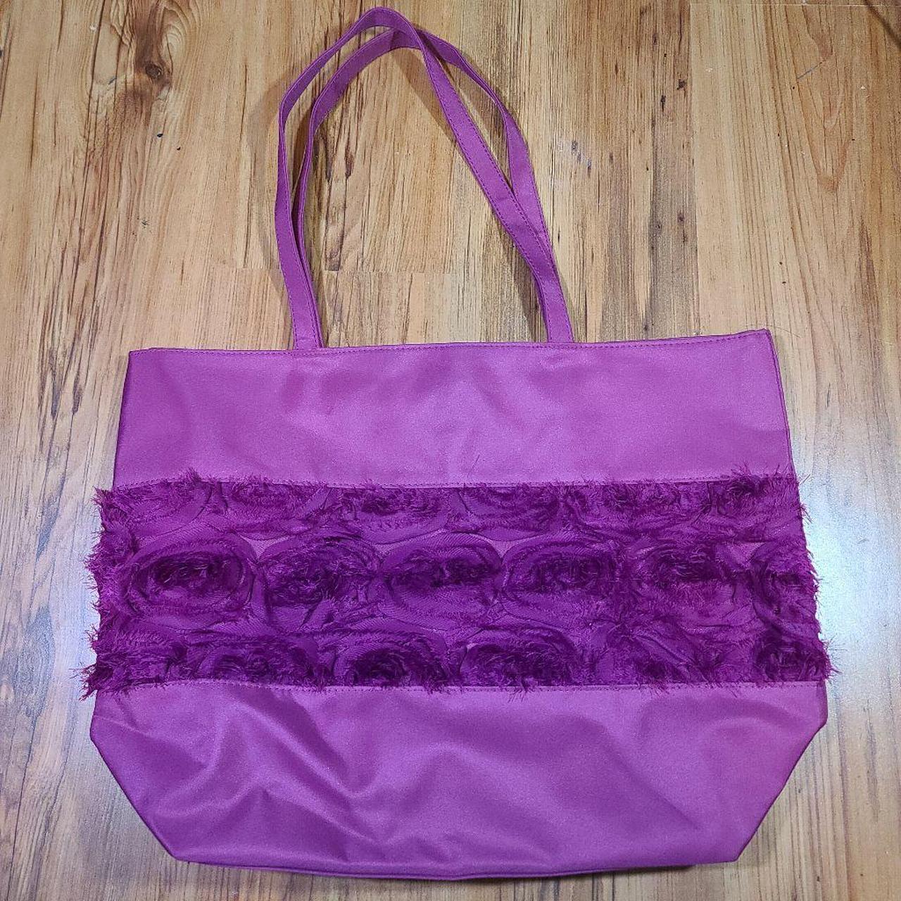 Very pretty pink carry all bag with snap... Depop