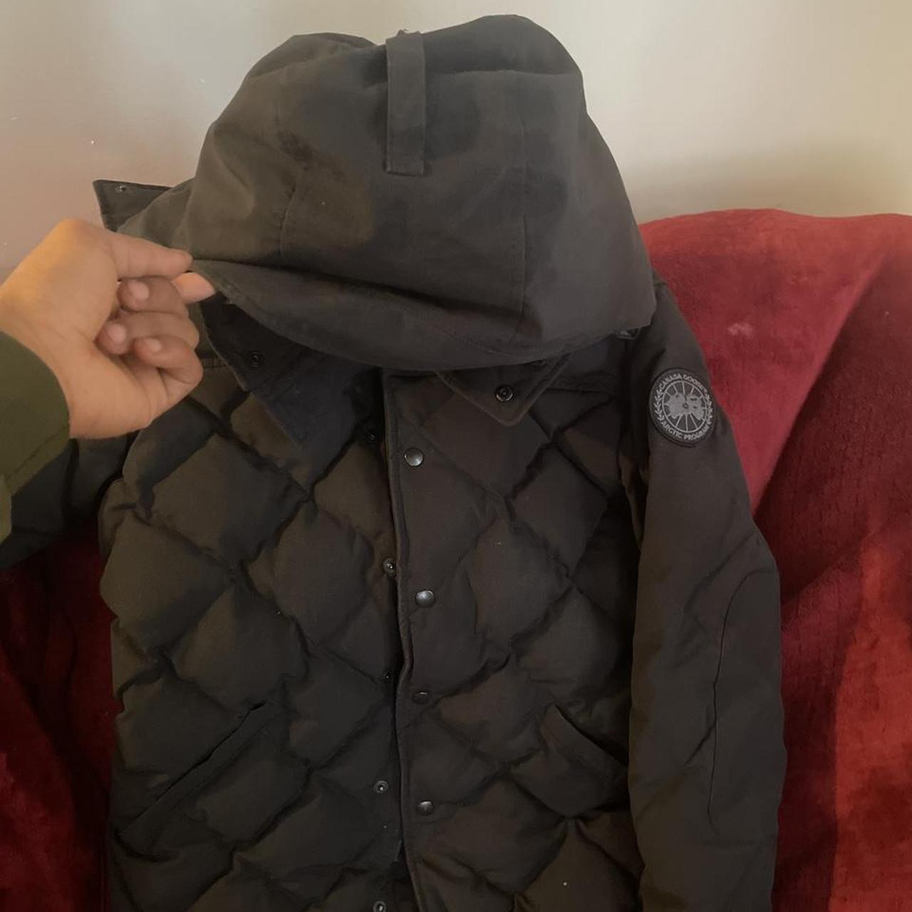 Canada Goose Hendriksen Size S fits a lil long on