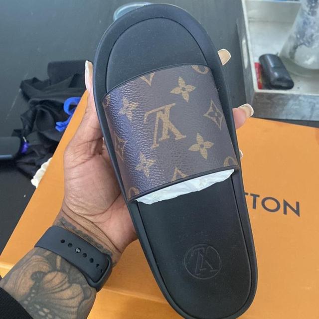 Louis Vuitton Slides Size 8 #designer #lv #hype - Depop