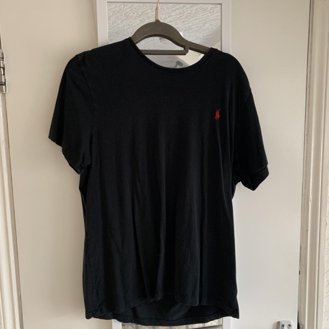 Basic Ralph Lauren black T shirt with red badge - Depop